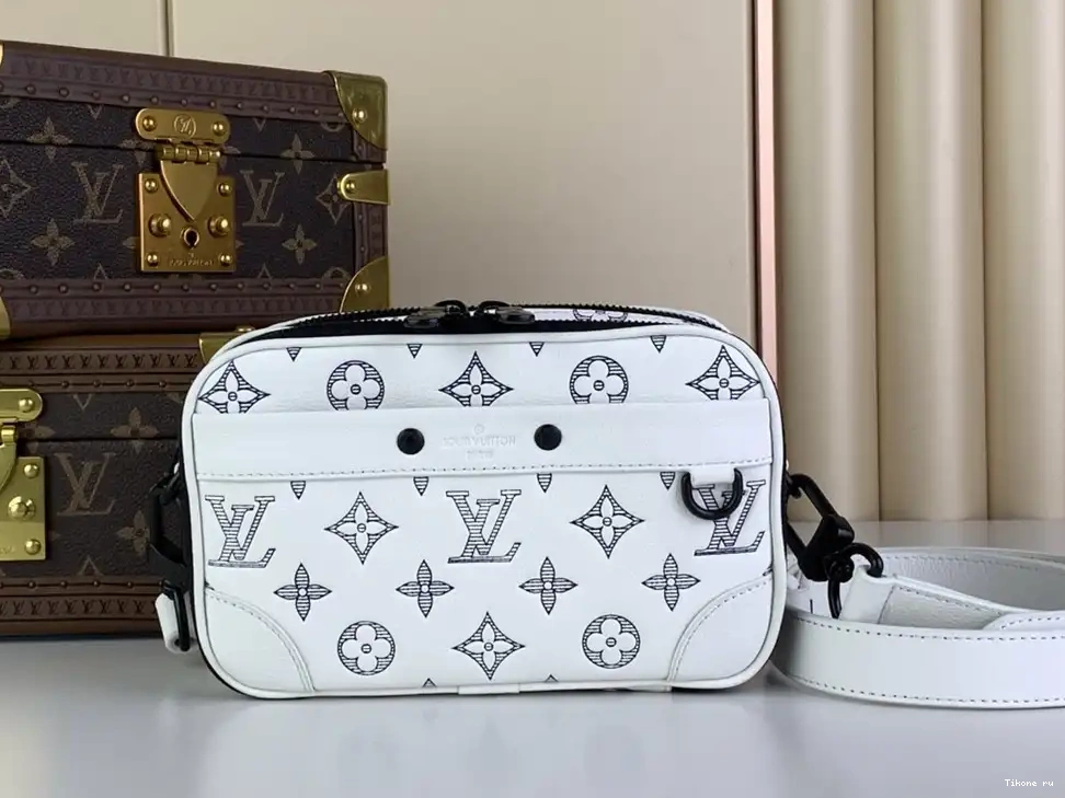 LOUIS Alpha-11.0*18.5*6.5CM Nano VUITTON 0529